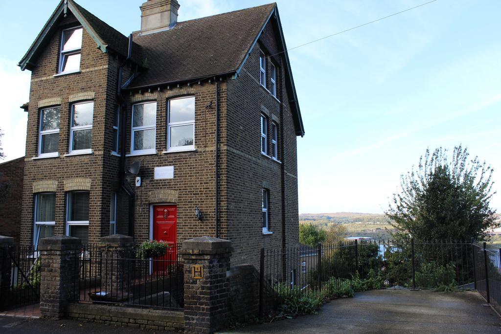 Botleigh Villa Rochester  Exterior photo